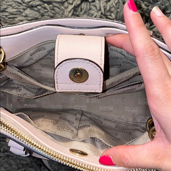 Michael Kors purse - Picture 2 of 6